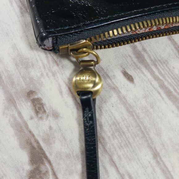 HOBO Black Patent Leather Clutch Bifold Wallet Gold Tone Lock Zip Top Pocket 7.5 - Picture 9 of 9